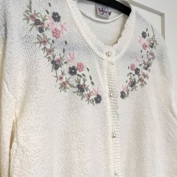 Tan F Jay White Dainty Floral Embroidered Cardigan Vintage - Picture 4 of 7